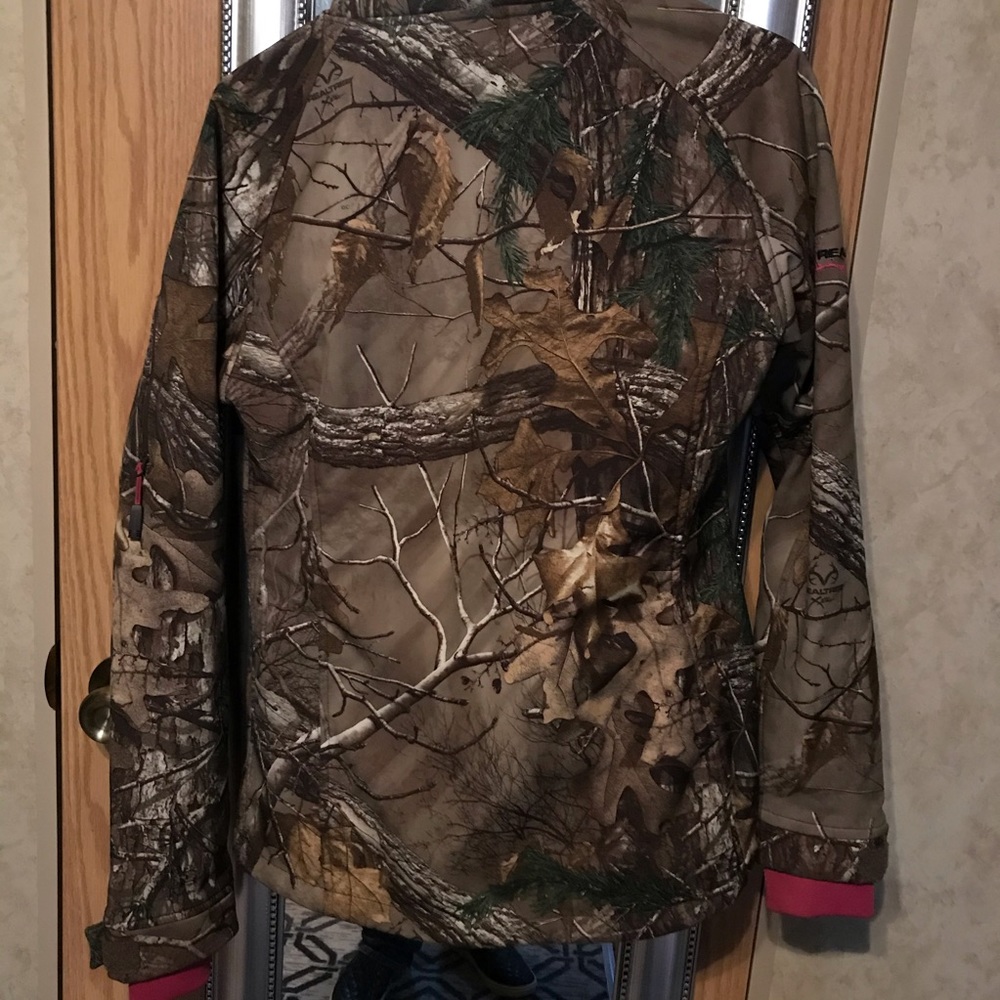 Realtree wind/waterproof jacket - Picture 11 of 11